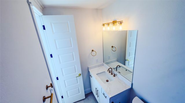 819 North Loop, Houston, TX 77022
