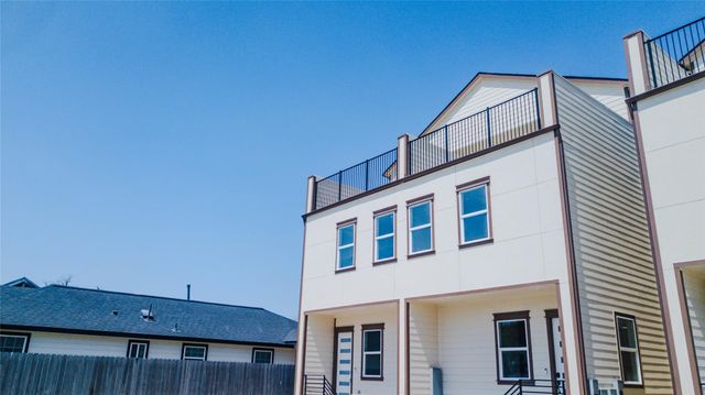 819 North Loop, Houston, TX 77022