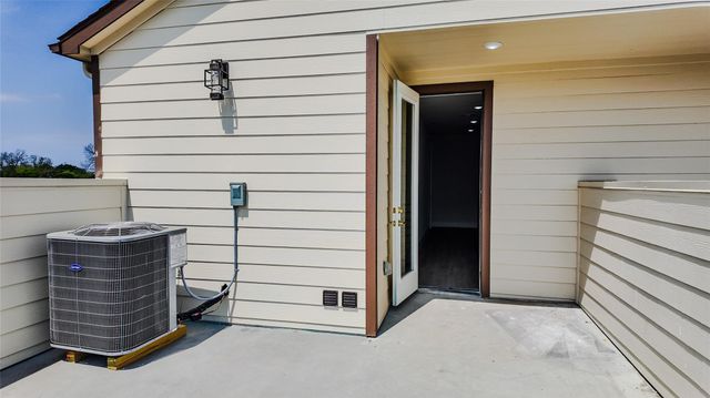 819 North Loop, Houston, TX 77022