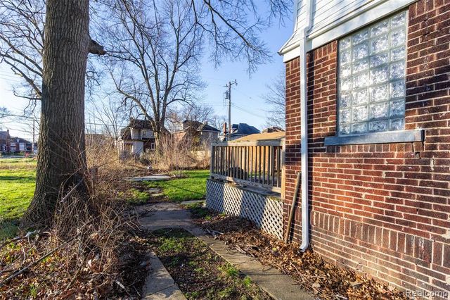 2261 Lawrence Street, Detroit, MI 48206