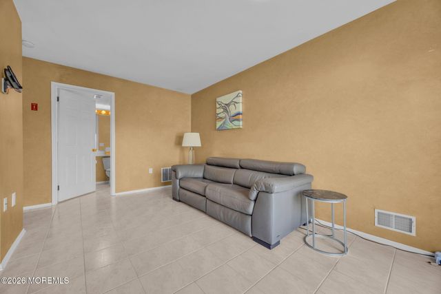 4 Aspen Lane, Freehold, NJ 07728