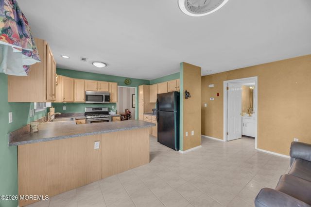 4 Aspen Lane, Freehold, NJ 07728