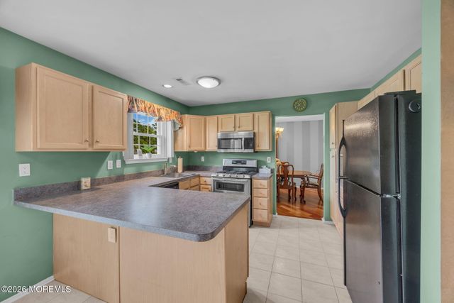 4 Aspen Lane, Freehold, NJ 07728