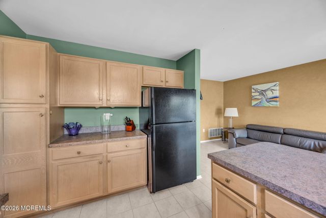 4 Aspen Lane, Freehold, NJ 07728