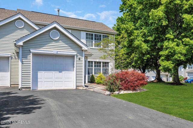 4 Aspen Lane, Freehold, NJ 07728