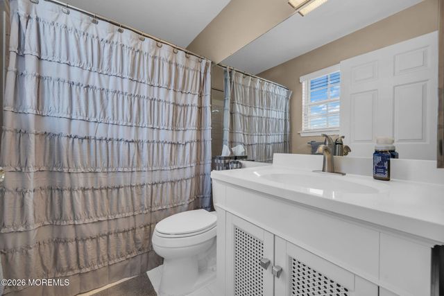 4 Aspen Lane, Freehold, NJ 07728