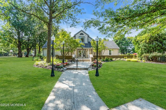 4 Aspen Lane, Freehold, NJ 07728