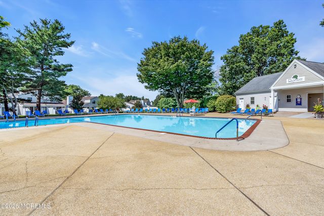 4 Aspen Lane, Freehold, NJ 07728