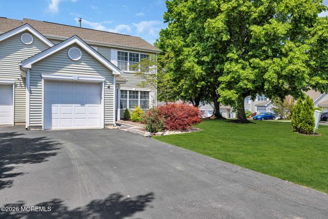 4 Aspen Lane, Freehold, NJ 07728
