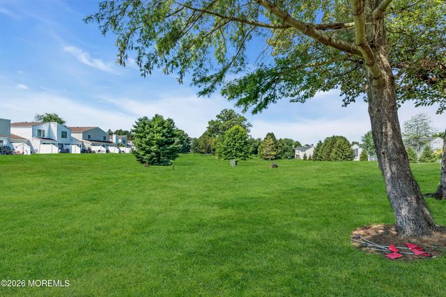 4 Aspen Lane, Freehold, NJ 07728