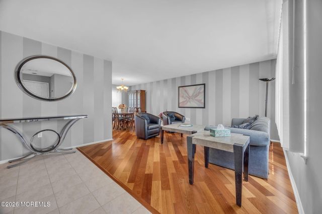 4 Aspen Lane, Freehold, NJ 07728