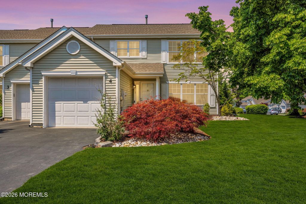 4 Aspen Lane, Freehold, NJ 07728