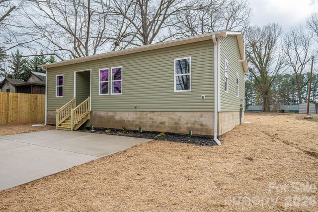 1010 E Catawba Street, Lincolnton, NC 28092