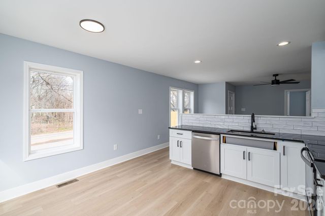 1010 E Catawba Street, Lincolnton, NC 28092