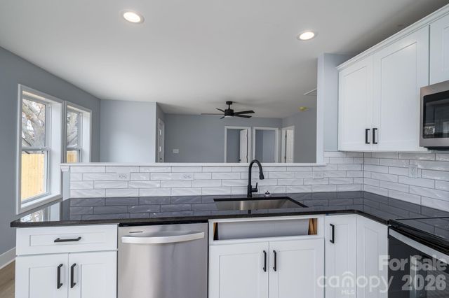 1010 E Catawba Street, Lincolnton, NC 28092