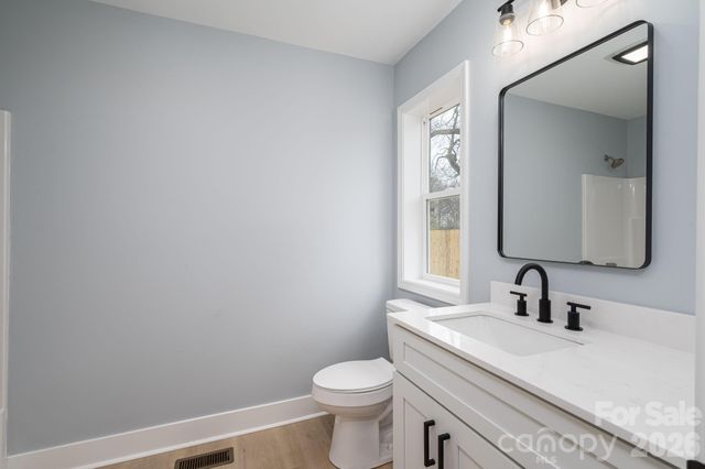 1010 E Catawba Street, Lincolnton, NC 28092