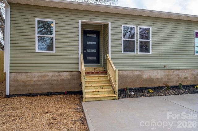 1010 E Catawba Street, Lincolnton, NC 28092