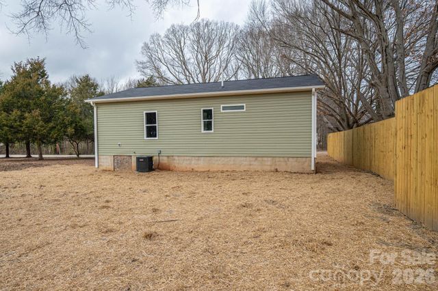 1010 E Catawba Street, Lincolnton, NC 28092