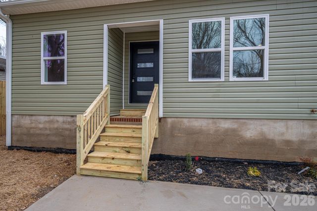 1010 E Catawba Street, Lincolnton, NC 28092