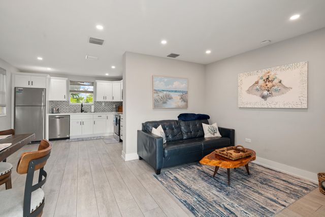 127 Seaside Avenue, Key Largo, FL 33037