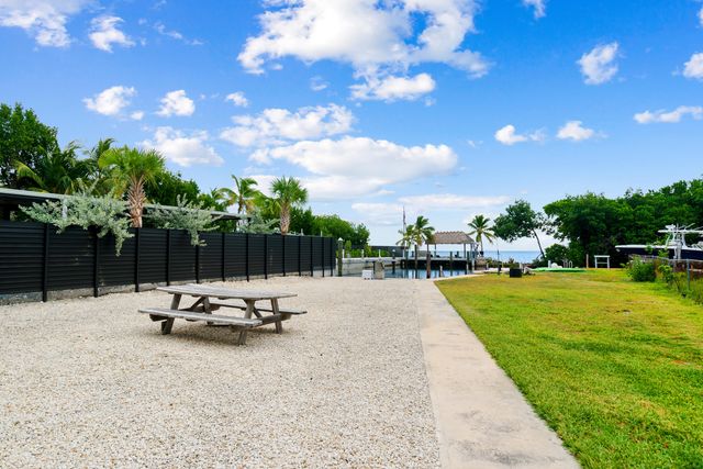 127 Seaside Avenue, Key Largo, FL 33037