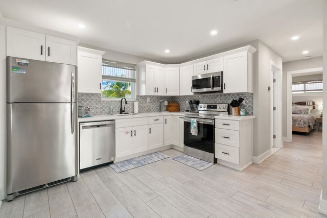 127 Seaside Avenue, Key Largo, FL 33037