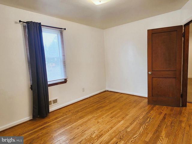 3207 BRYANT AVE, Baltimore, MD 21227