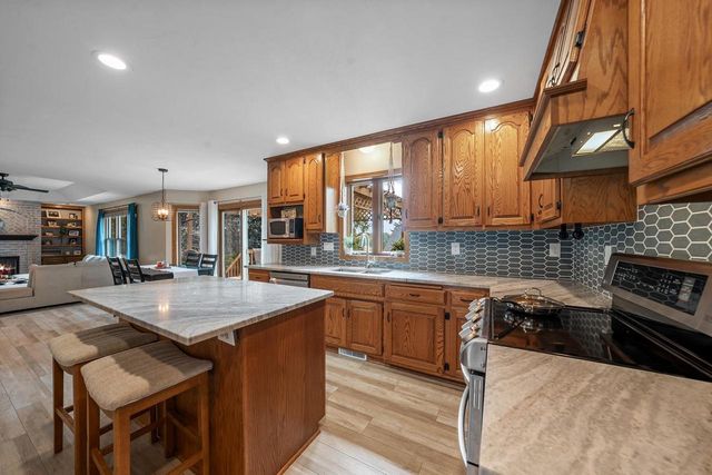 1236 BENJAMIN COURT, Green Bay, WI 54311
