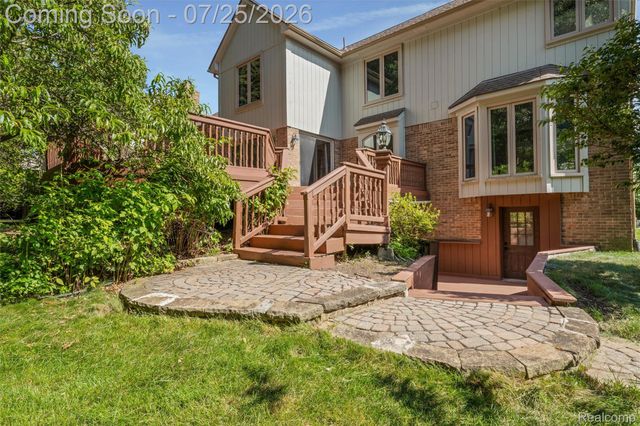 3740 Merriweather Lane, Rochester Hills, MI 48306
