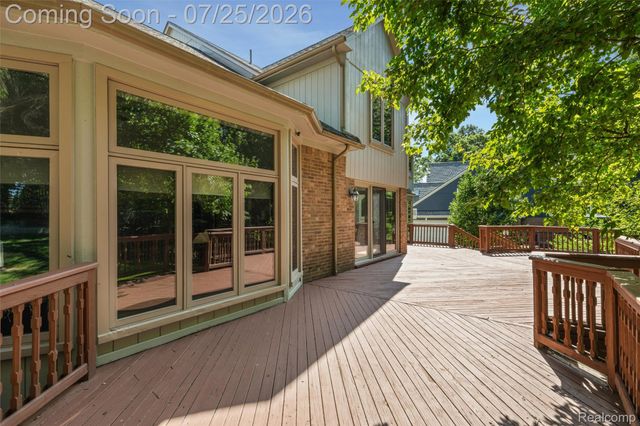 3740 Merriweather Lane, Rochester Hills, MI 48306