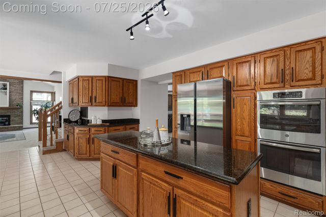 3740 Merriweather Lane, Rochester Hills, MI 48306