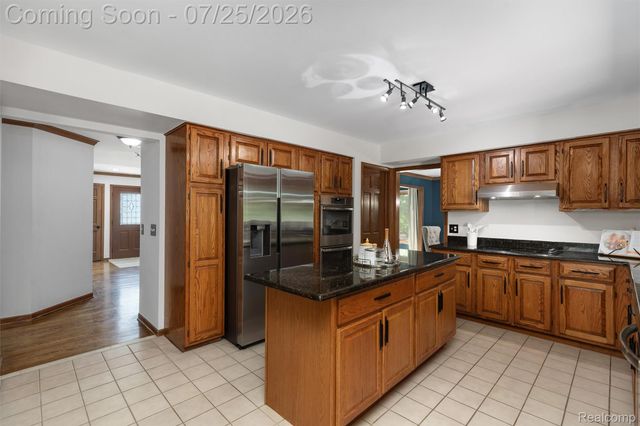 3740 Merriweather Lane, Rochester Hills, MI 48306