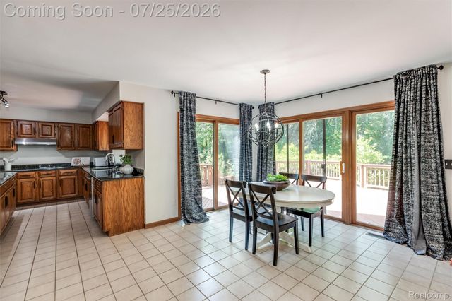 3740 Merriweather Lane, Rochester Hills, MI 48306