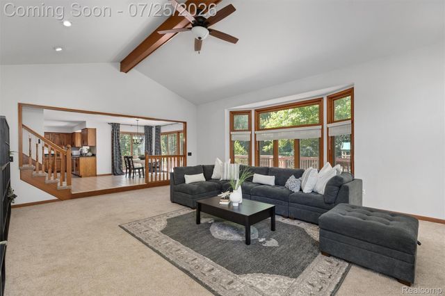 3740 Merriweather Lane, Rochester Hills, MI 48306
