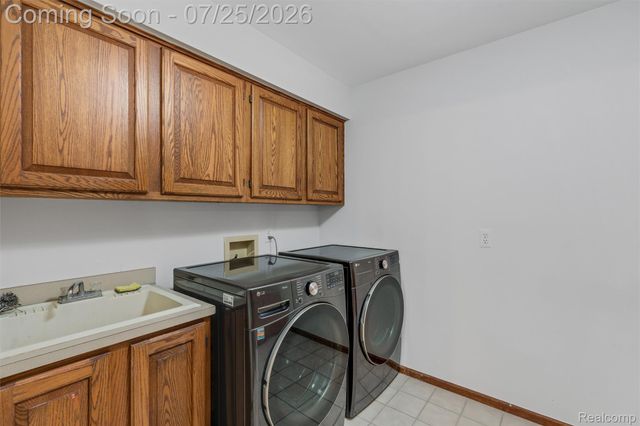 3740 Merriweather Lane, Rochester Hills, MI 48306