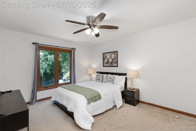 3740 Merriweather Lane, Rochester Hills, MI 48306