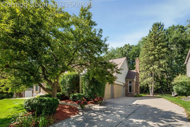 3740 Merriweather Lane, Rochester Hills, MI 48306