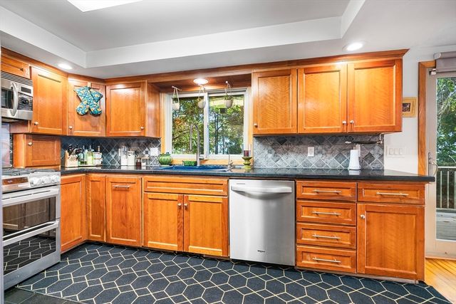 565 Winter St, Framingham, MA 01702