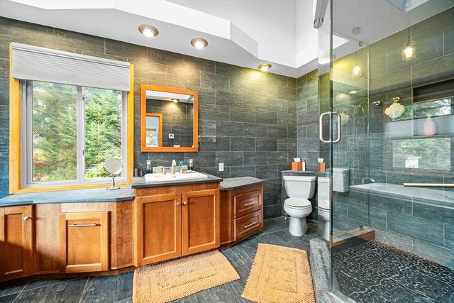 565 Winter St, Framingham, MA 01702