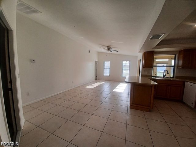 3305 SW 7th PL, Cape Coral, FL 33914