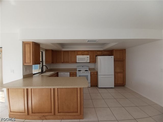 3305 SW 7th PL, Cape Coral, FL 33914