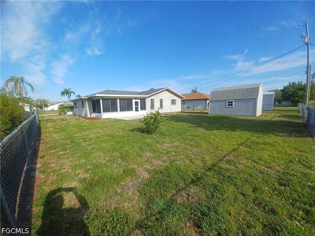 3305 SW 7th PL, Cape Coral, FL 33914