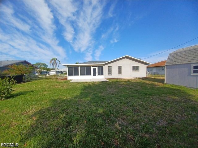 3305 SW 7th PL, Cape Coral, FL 33914