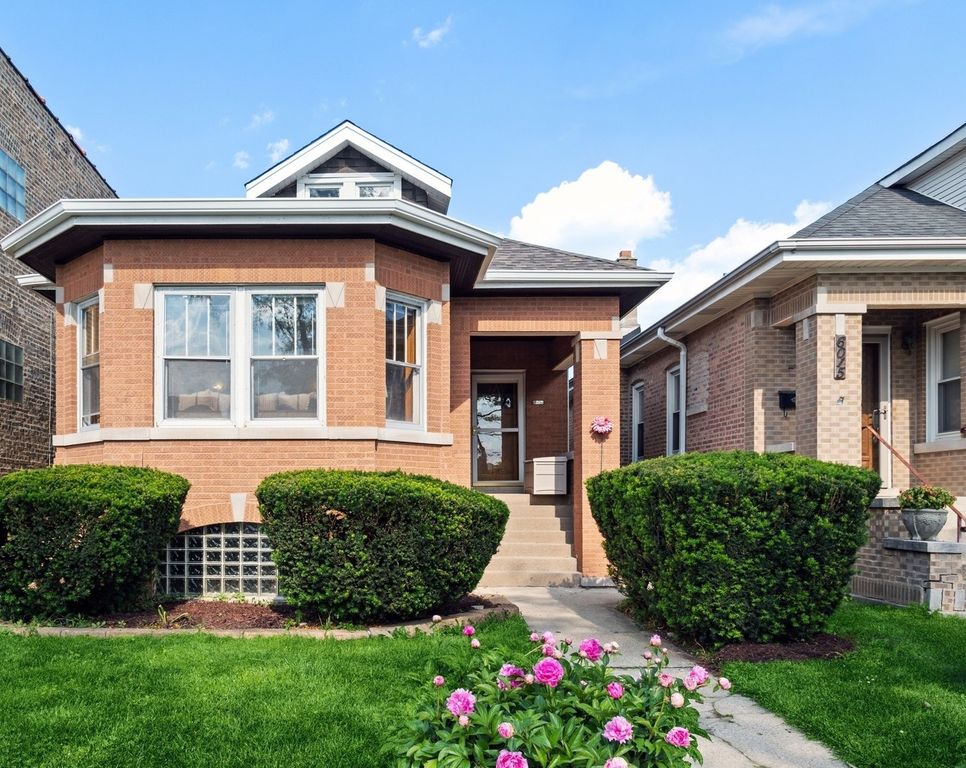 6017 N Austin Avenue, Chicago, IL 60646