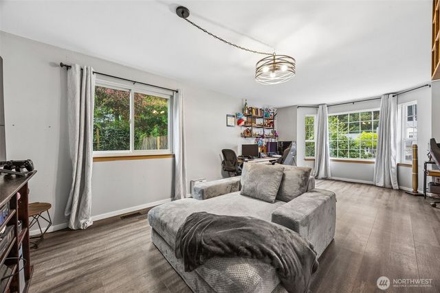 735 NE Marric Court, Bremerton, WA 98311
