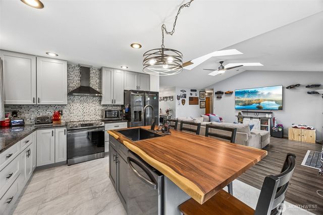 735 NE Marric Court, Bremerton, WA 98311