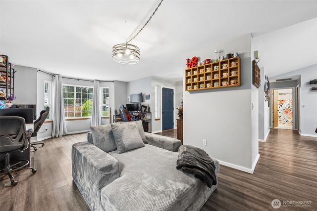 735 NE Marric Court, Bremerton, WA 98311