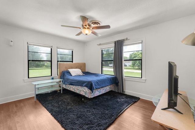 102 Elmo ST, Florence, TX 76527