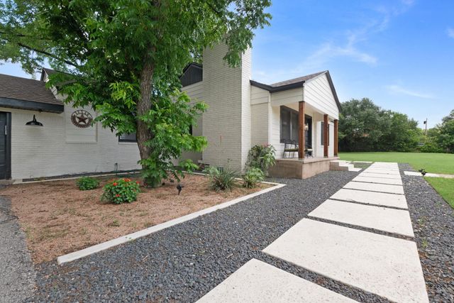 102 Elmo ST, Florence, TX 76527