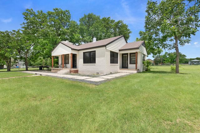 102 Elmo ST, Florence, TX 76527